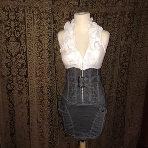 Unique dress with ruffled collar